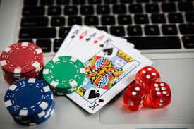 bdt 6 লাইভ Roulette টেবিলে ডিলার চাকা ঘোরাচ্ছেন